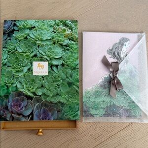 Niquead Green Succulent Box with Card